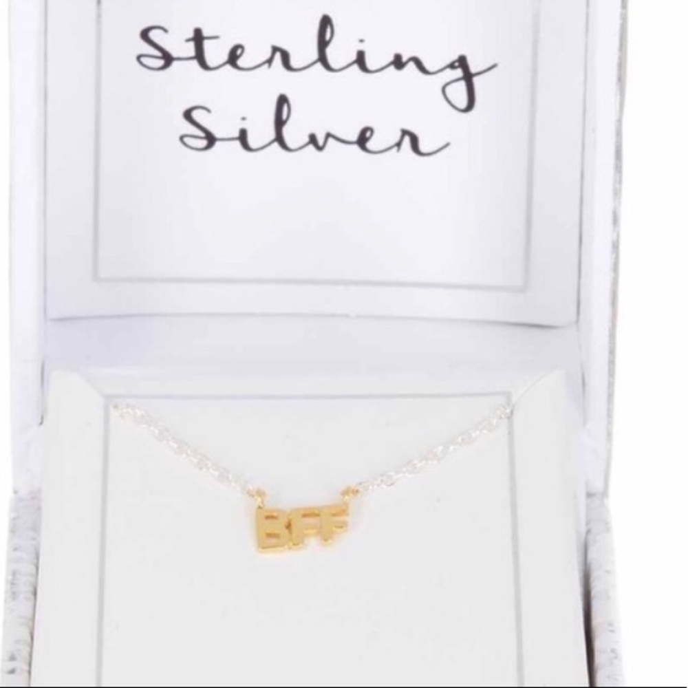 😳4 Separate necklaces for one price 😳NWT in Box - Picture 5 of 7
